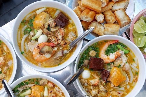 Ấm bụng ngày mưa tại 5 tiệm bánh canh cua nóng hổi ở TP.HCM