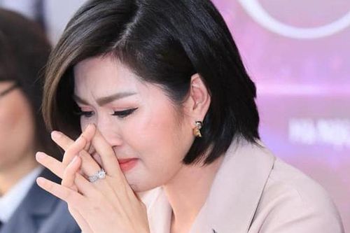 Ca sĩ Nguyễn Hồng Nhung chia tay bạn trai doanh nhân