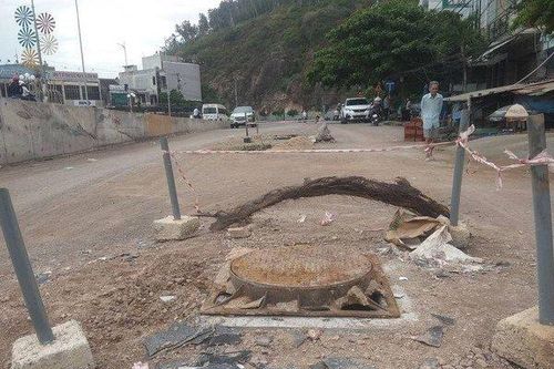 Bé trai 5 tuổi rơi xuống cống công trình bị nước cuốn trôi