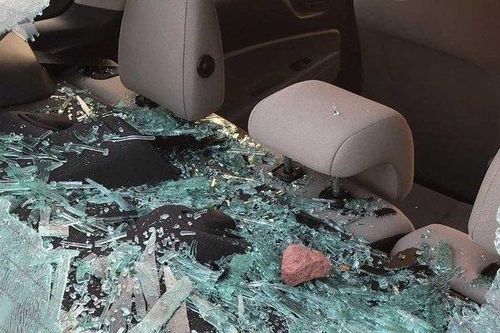 Phá hoại 20 chiếc ô tô cùng lúc, người vô gia cư đổ lỗi cho… tổng thống Mỹ