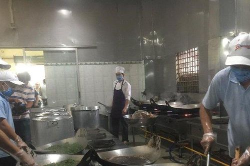 TP.HCM kiểm tra đột xuất cơ sở chế biến thức ăn sẵn cho công nhân, trường học