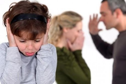 Trẻ tổn thương vì bố mẹ 'cưa đôi' việc nuôi con