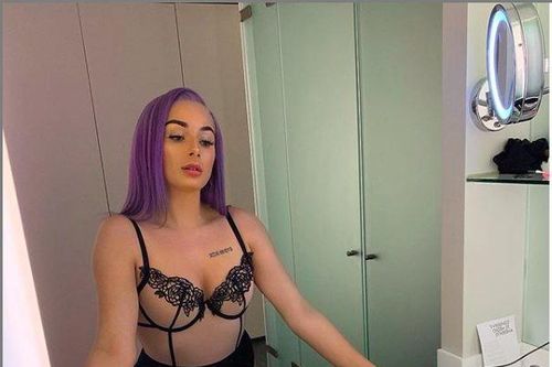 Đọ vòng 1 của hai nàng WAGs nóng bỏng nhất cuộc đại chiến Chelsea - Liverpool