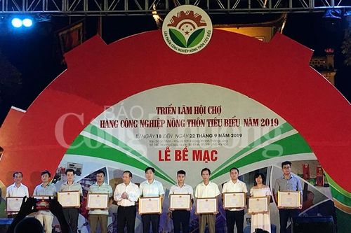 Hơn 20.000 lượt khách tham quan, mua sắm tại hội chợ hàng công nghiệp nông thôn tiêu biểu 2019
