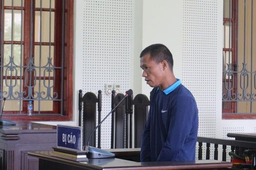 Người đàn ông cầm gậy đập vỡ hộp sọ anh họ