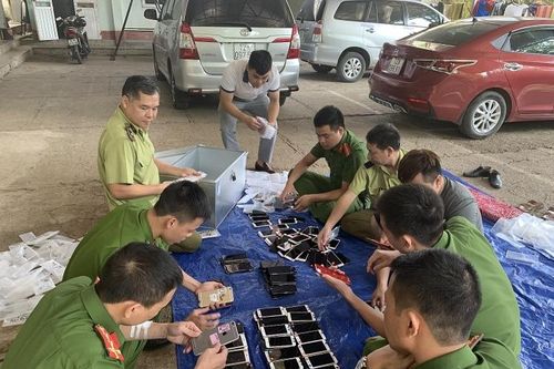 Lạng Sơn: Thu giữ hơn 300 điện thoại iPhone nhập lậu