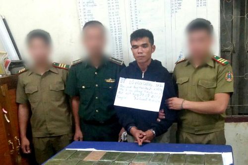 Bắt 2 đối tượng vận chuyển 32 bánh heroin từ Lào về Việt Nam