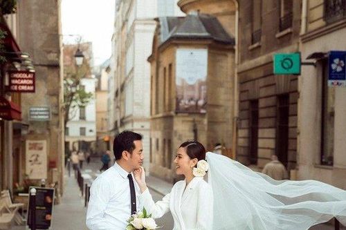 Những cặp đôi 'đũa lệch' gây chú ý nhất làng giải trí Việt