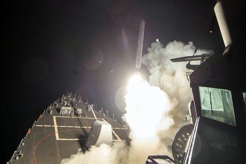 Mỹ, Anh cáo buộc Damascus sử dụng vũ khí hóa học, chuẩn bị tấn công Syria