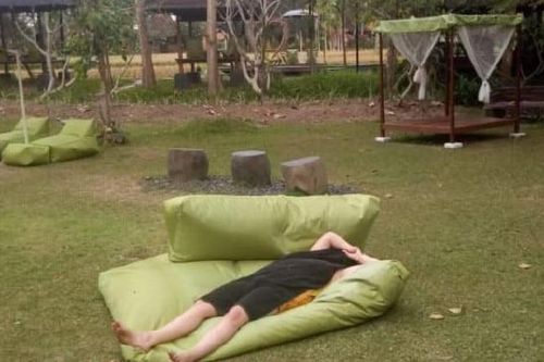 Tuyệt vọng vì hết tiền, người phụ nữ Australia khỏa thân ở Bali