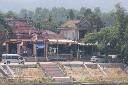 Trượt chân xuống sông, bé trai 5 tuổi đuối nước thương tâm