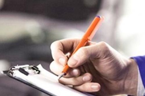 Người được ủy quyền thay đại diện nhà thầu ký những văn bản gì?