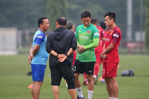 Thêm Nguyên Mạnh gia nhập 'bệnh viện' tuyển Việt Nam