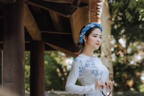 Duyên dáng áo dài trong sắc thu phố cổ Hà thành