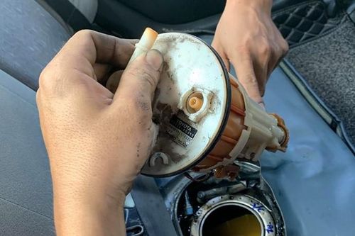 Đổ nhầm xăng pha nước ở TP.HCM?