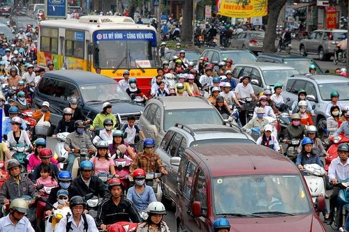 Khí thải từ xe cơ giới: Nguồn ô nhiễm không dễ triệt tiêu
