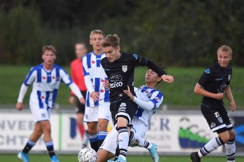 HLV Heerenveen báo tin buồn cho Văn Hậu