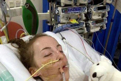 Bé gái 14 tuổi thiệt mạng vì nấm ăn mòn họng