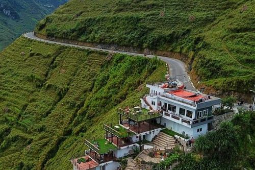 Bà chủ khách sạn 7 tầng xây trái phép trên đèo Mã Pí Lèng là ai?