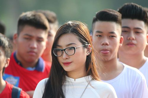 Ngắm nữ sinh trung học Hà Nội khoe sắc trong nắng thu
