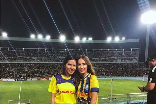 Nàng WAGs Malaysia quyến rũ hơn so với bạn gái Duy Mạnh
