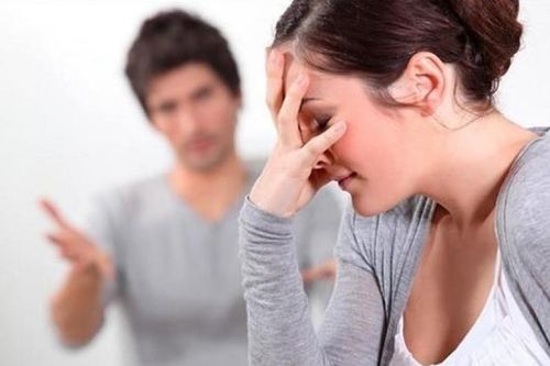 Uất nghẹn với người chồng 'mở miệng ra là chê bai vợ'