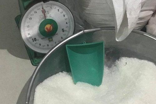 Sản xuất và buôn phụ gia thực phẩm giả bị kết án ít nhất từ 2 năm tù giam