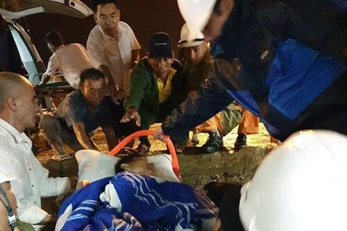 Bất cẩn khi đánh bắt cá, một thuyền viên bị tai nạn, hôn mê