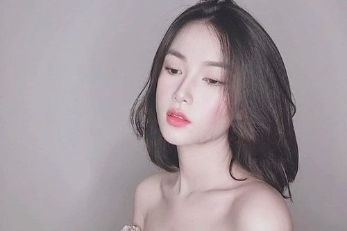 Bất ngờ nhan sắc bạn gái MC của thủ môn Bùi Tiến Dũng