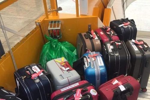 Phạt quá cân hành lý xách tay: Hãng tận thu hay khách kém văn minh?