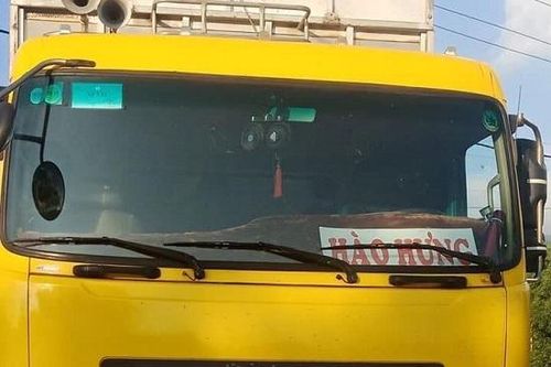 Quảng Ngãi: Xe chở gỗ dăm gây tai nạn chết người