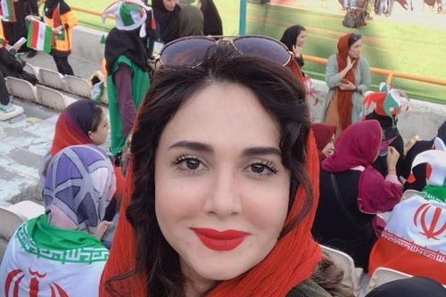Con gái Việt ngày càng mê bóng đá, phụ nữ Iran 40 năm mới được tới SVĐ