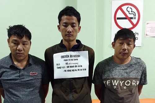 Thủ súng quân dụng, 'cõng' 60 bánh heroin vào Việt Nam