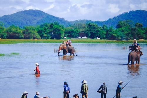 Ghé thăm hồ Lắk – viên ngọc giữa đại ngàn Tây Nguyên