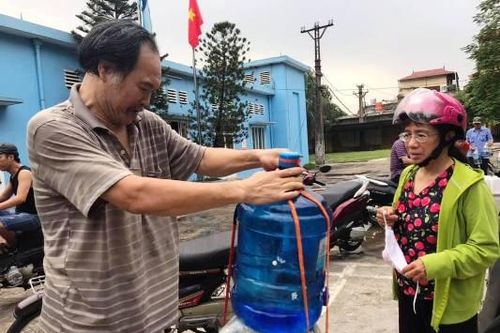 Hà Nội: Cấp miễn phí bình nước tinh khiết cho các trường mầm non
