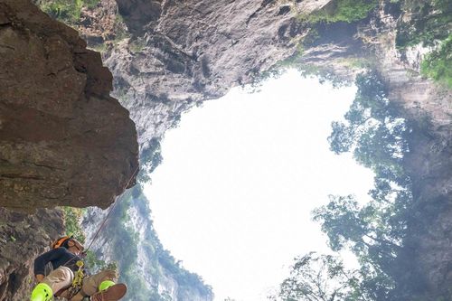 Khám phá hố sụt Kong collapse - Điều kì diệu từ mẹ thiên nhiên
