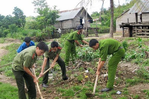 Kiên quyết đấu tranh xóa bỏ FULRO, 'Tin lành Đê ga'