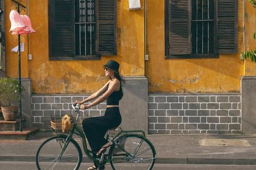 Ảnh khoe nhan sắc đời thường của Hoa hậu Tiểu Vy