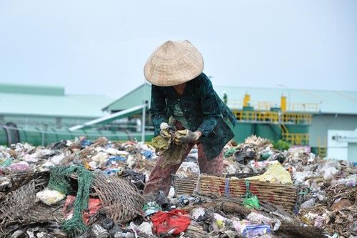 Lại phát hiện xác thai nhi lẫn vào rác thải ở Cà Mau