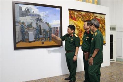 Triển lãm về lực lượng vũ trang và chiến tranh cách mạng