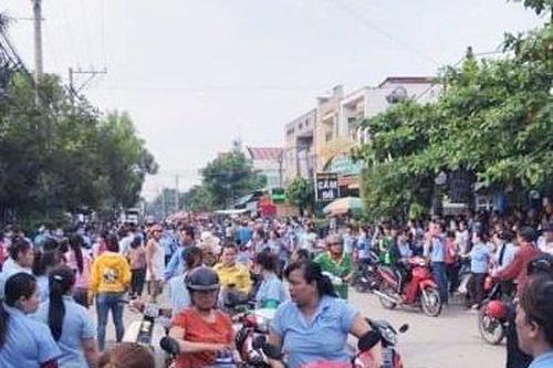 Hỏa hoạn tại công ty giày da, 2.000 công nhân hốt hoảng tháo chạy