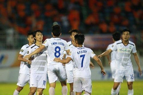 Khi tuyển thủ Quốc gia gian nan tránh vé xuống hạng