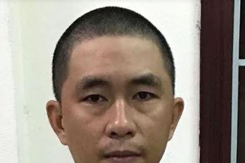 Ngáo đá, ném cá thối, vàng mã vào trụ sở Công an