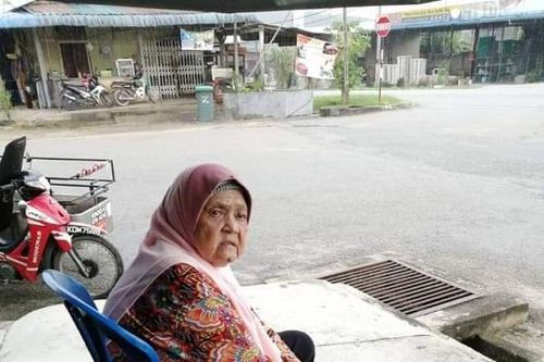 Con gái bỏ rơi mẹ già 80 tuổi: 'Tôi không muốn chăm bà ấy nữa!'
