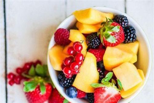 Bỏ túi ngay những bí quyết chọn hoa quả tươi ngon, không lo mua nhầm trái cây hư thối