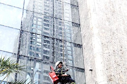 Diễn tập chữa cháy, cứu nạn tại tòa nhà 81 tầng