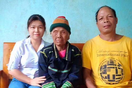 Thăm Mẹ Việt Nam Anh hùng Ksor Suê