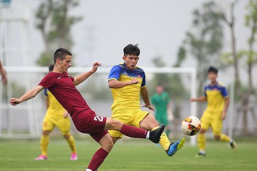 'Phù thủy trắng' ra tay, U19 Việt Nam thắng FK Sarajevo