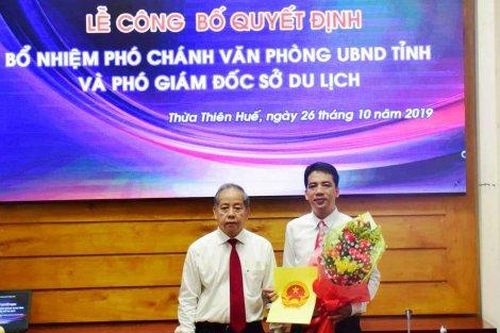 Chính trị - Xã hội Theo dòng thời sự Chủ tịch UBND tỉnh trao quyết định bổ nhiệm Phó Chánh Văn phòng UBND tỉnh và Phó Giám đốc Sở Du lịch