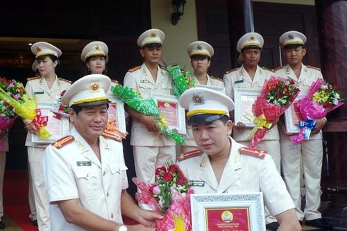 Một Cảnh sát khu vực gần dân, bám sát địa bàn